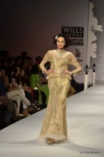 Model walk the ramp for Paras and Shalini Show at Wills Lifestyle India Fashion Week 2012 day 1 on 6th Oct 2012 (28).JPG